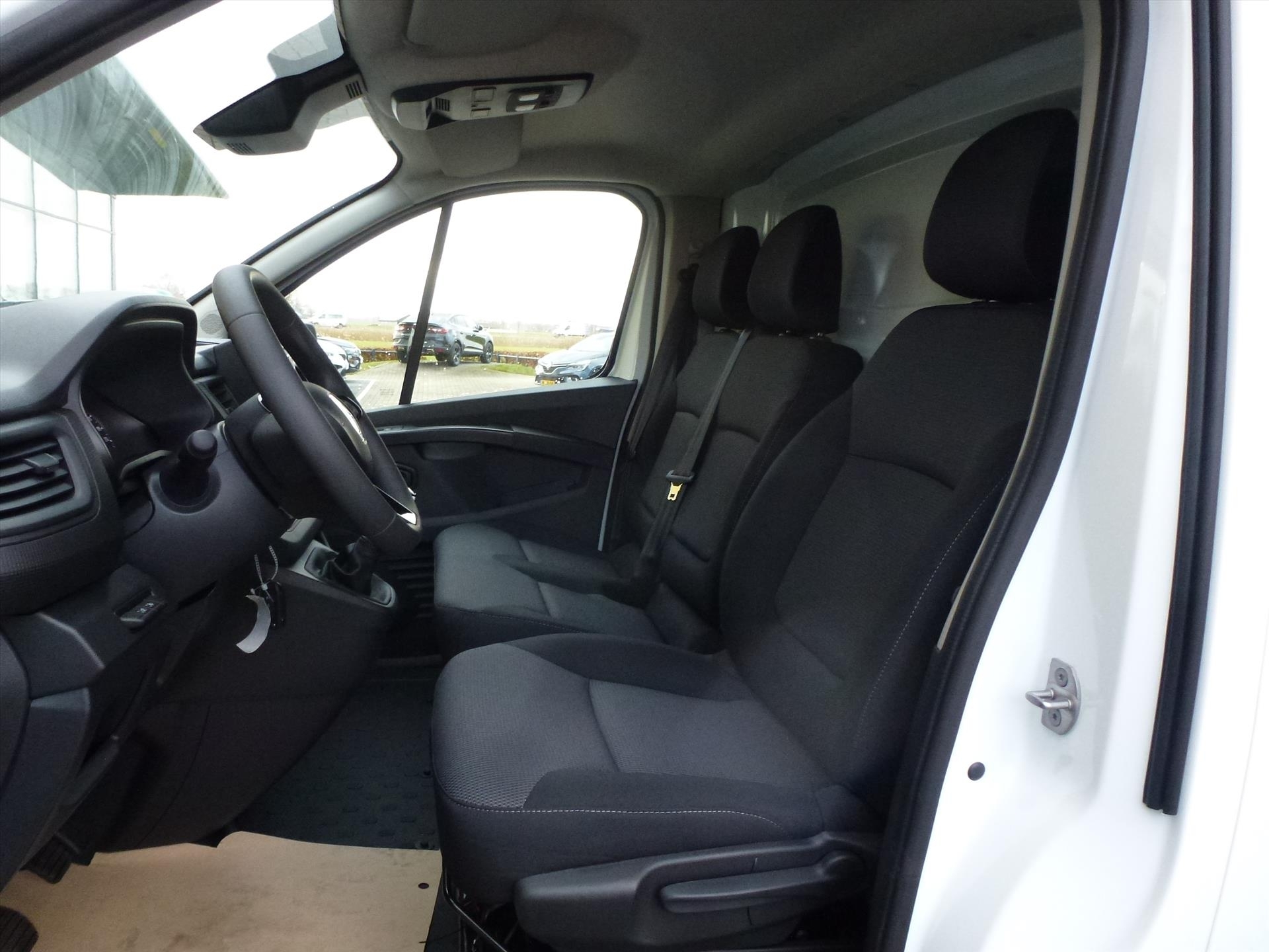 Renault Trafic GB 2.0 Blue dCi 110pk L1H1 Comfort / Parkeersensoren / Laadruimte voorzien van wanden en vloer