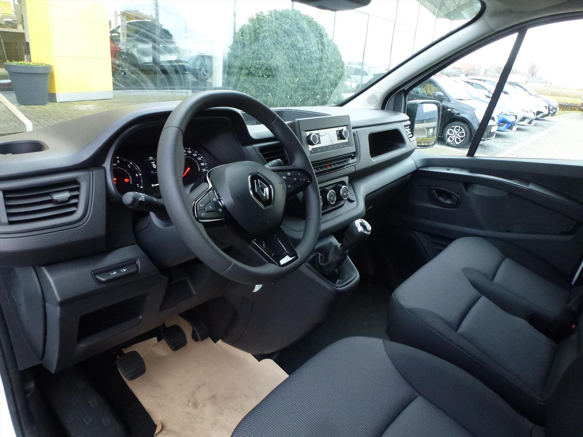 Renault Trafic GB 2.0 Blue dCi 110pk L1H1 Comfort / Parkeersensoren / Laadruimte voorzien van wanden en vloer