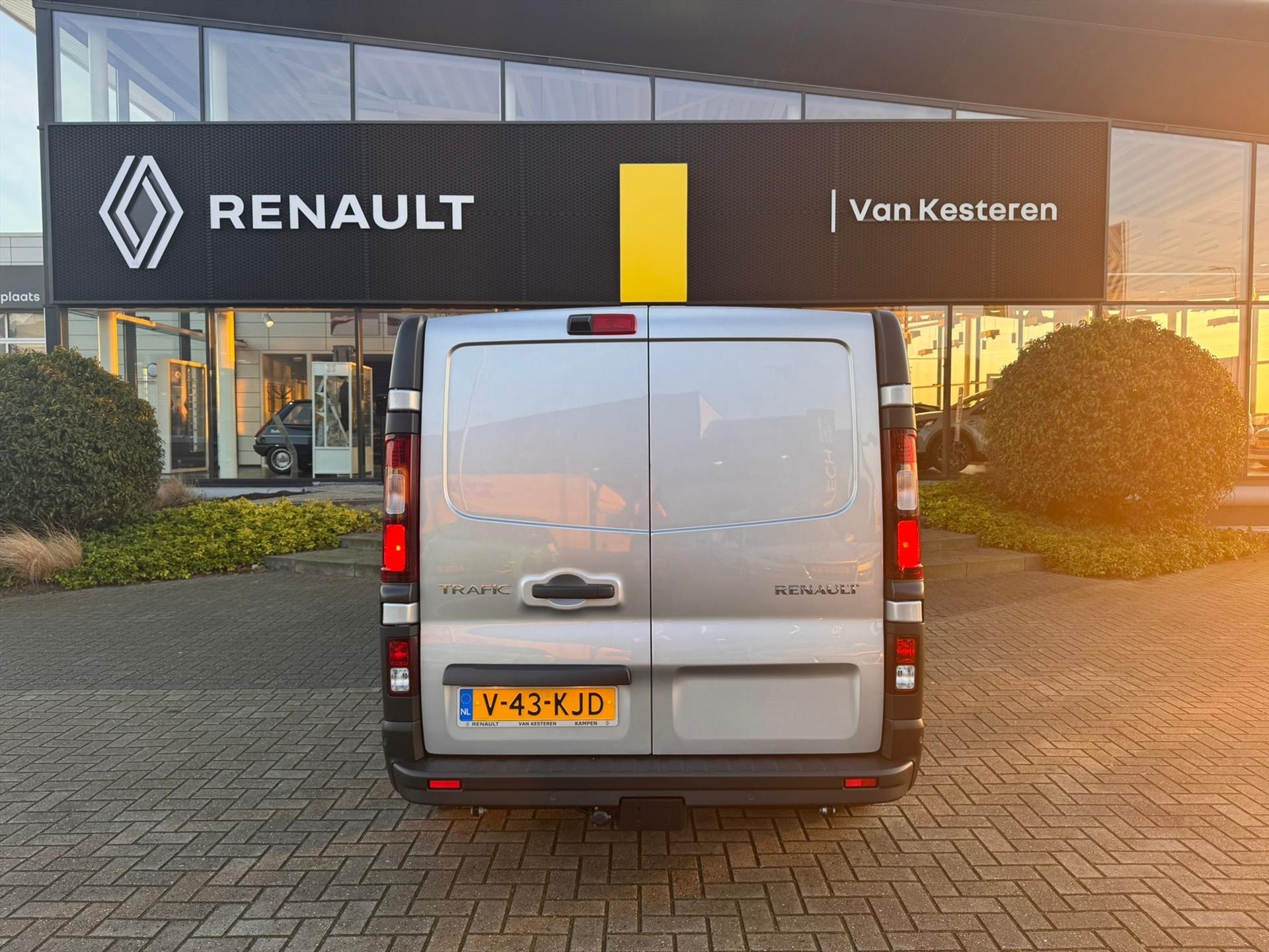 RENAULT Trafic GB 2.0 Blue dCi 131pk L1H1 T30 Start/ Camera/ Carplay/ Trekhaak/ Alarm/ Luxe stoel