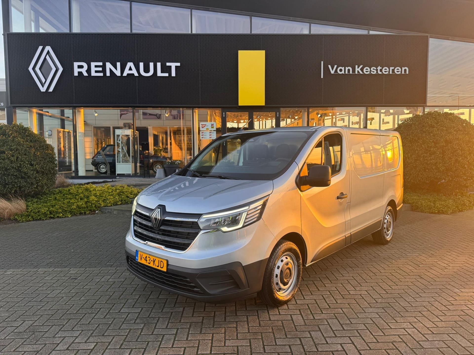 RENAULT Trafic GB 2.0 Blue dCi 131pk L1H1 T30 Start/ Camera/ Carplay/ Trekhaak/ Alarm/ Luxe stoel