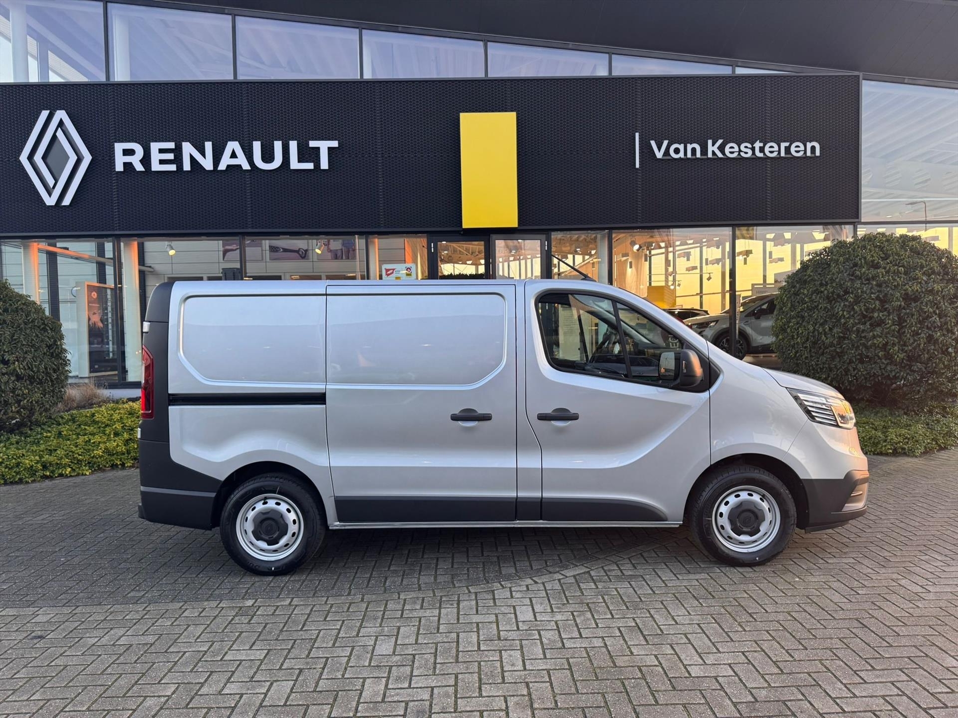 RENAULT Trafic GB 2.0 Blue dCi 131pk L1H1 T30 Start/ Camera/ Carplay/ Trekhaak/ Alarm/ Luxe stoel