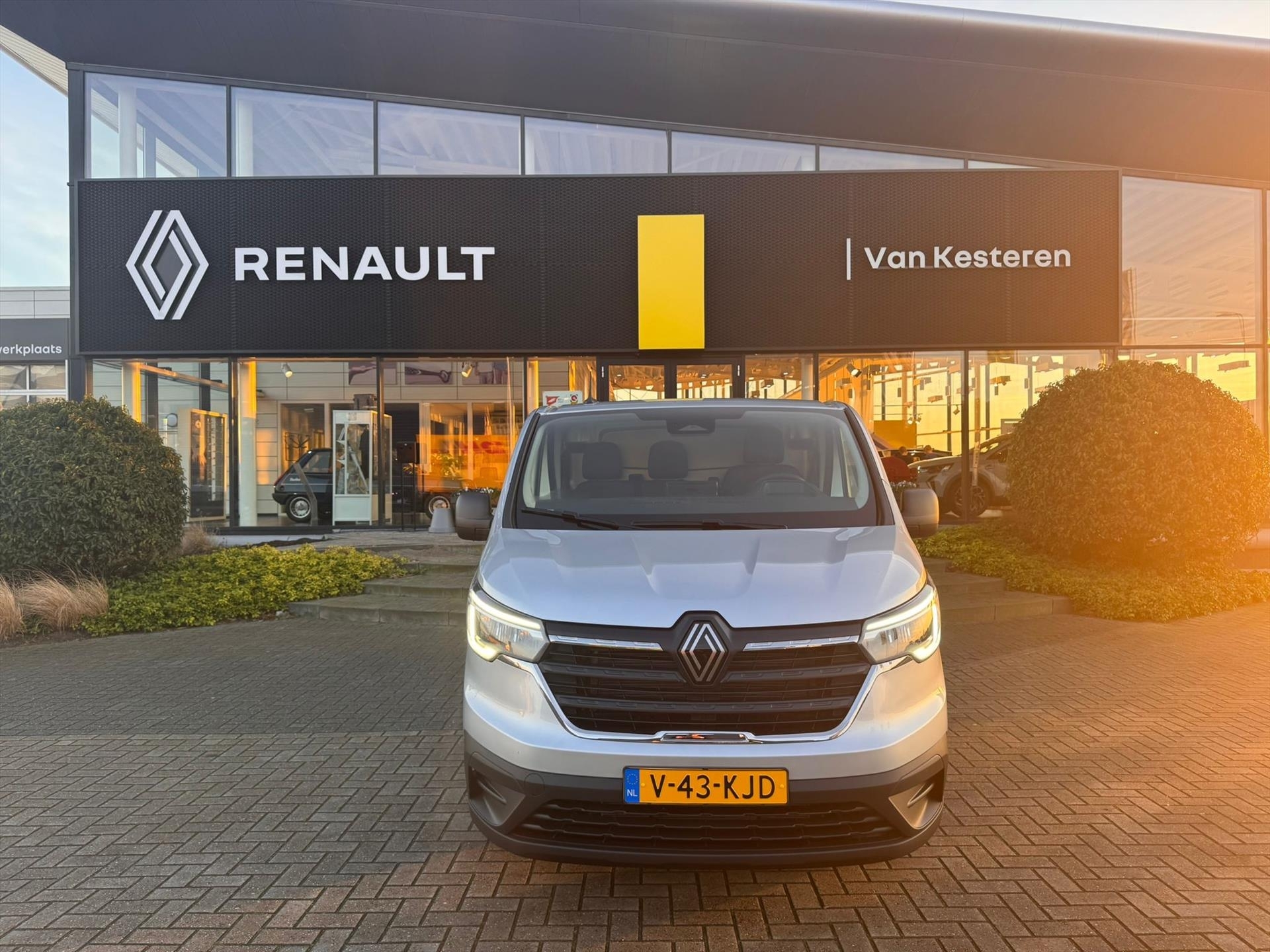 RENAULT Trafic GB 2.0 Blue dCi 131pk L1H1 T30 Start/ Camera/ Carplay/ Trekhaak/ Alarm/ Luxe stoel