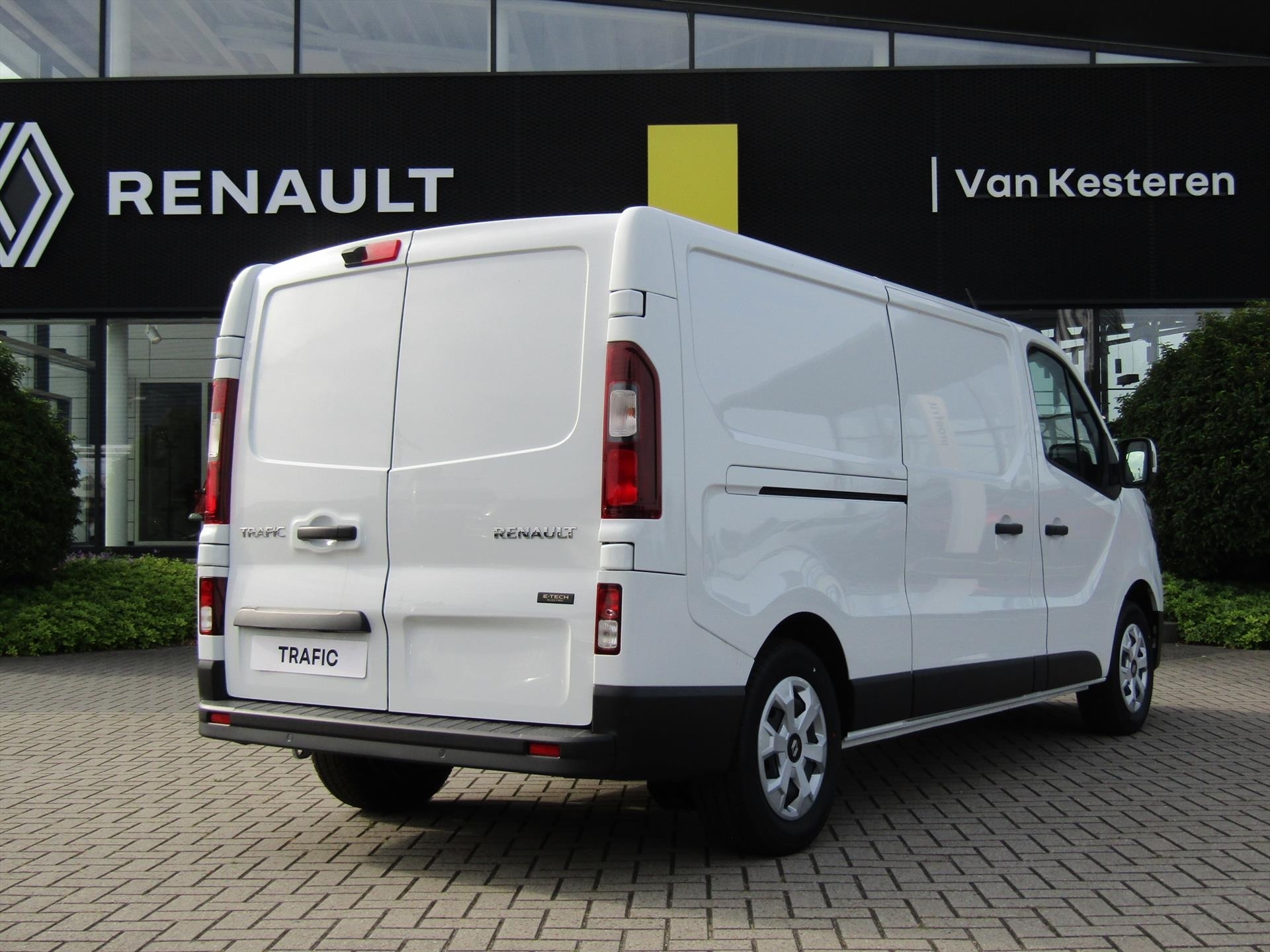 Renault Trafic GB E-TECH Electric 122pk L2H1 T29 Aut Advance / Navigatie / Camera / 4 Seizoensbanden