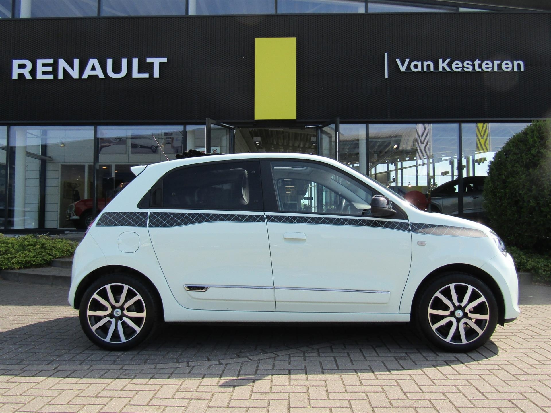 RENAULT Twingo 0.9 Energy TCe 90pk La Parissiene / Cabrio Top / Schuifdak / Navigatie / Camera / Stoelverwarming